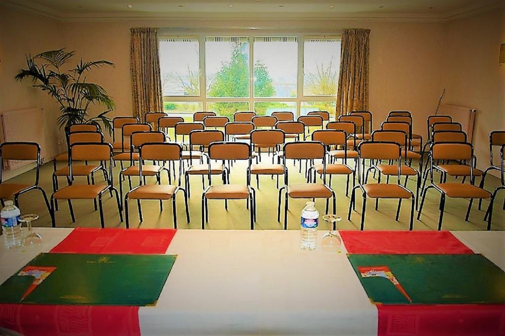 Hotel Altina Pacy-sur-Eure Luaran gambar